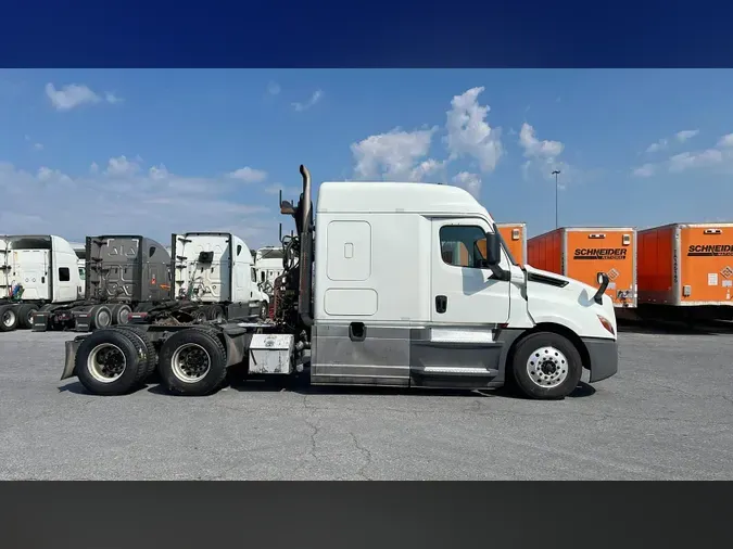 2020 Freightliner Cascadia 126