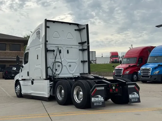 2022 FREIGHTLINER Cascadia 126ee2a889891ec40a3544d2f078421ca94