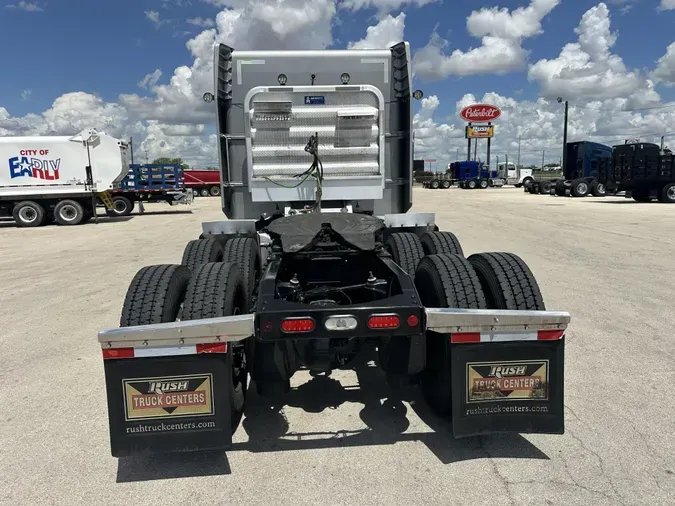 2020 Peterbilt 389