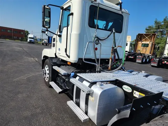 2021 MACK AN64T