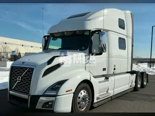 2025 VOLVO VNL64T860