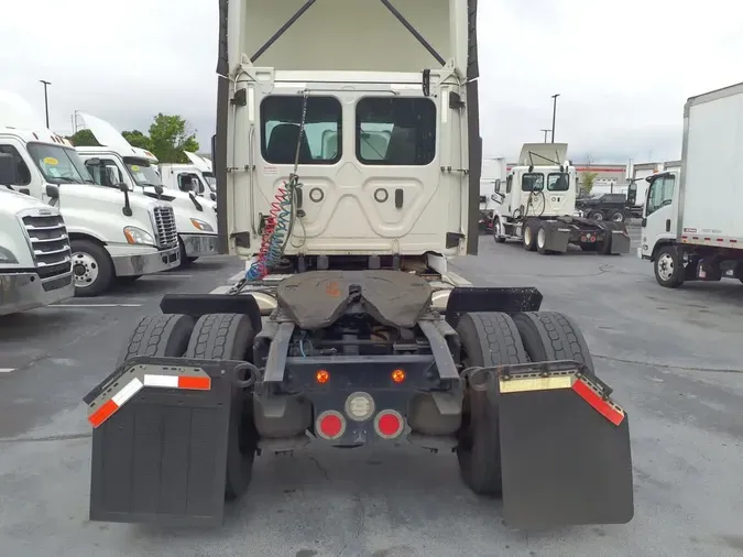 2019 FREIGHTLINER CASCADIA 113