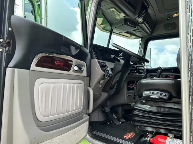 2022 Peterbilt 389