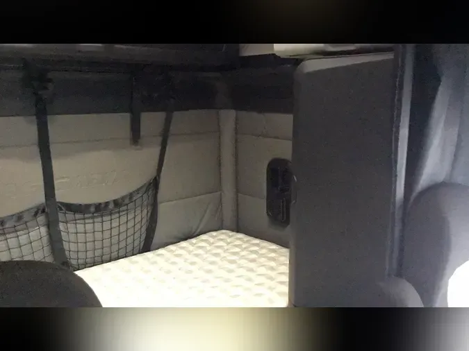 2022 Freightliner Cascadia 126ee3129850031fa31a3c99b3903485b34