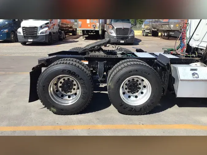 2020 Freightliner Cascadia 126