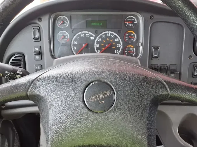 2017 FREIGHTLINER M2 106