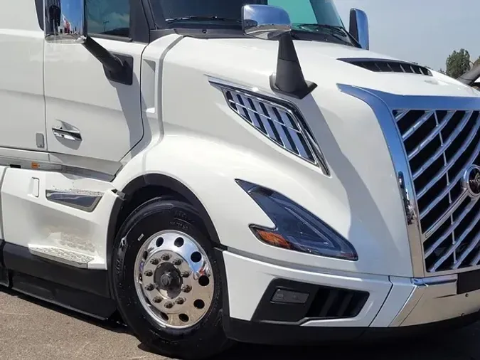 2026 VOLVO VNL64T860