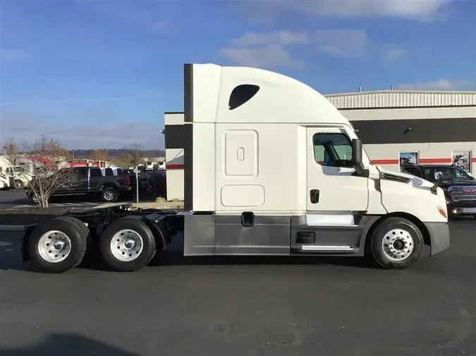 2021 FREIGHTLINER CA126