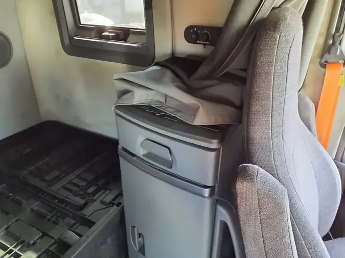 2020 VOLVO VNL64T-760