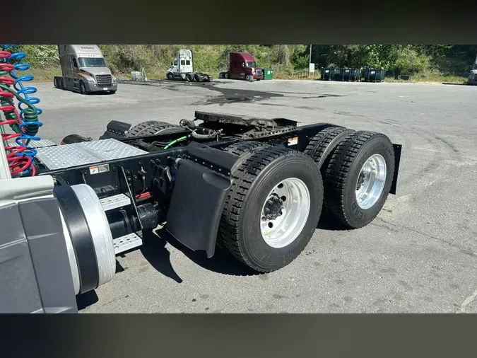 2019 Freightliner Cascadia 126