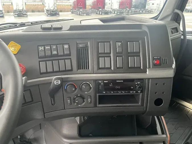 2026 VOLVO VHD64B300