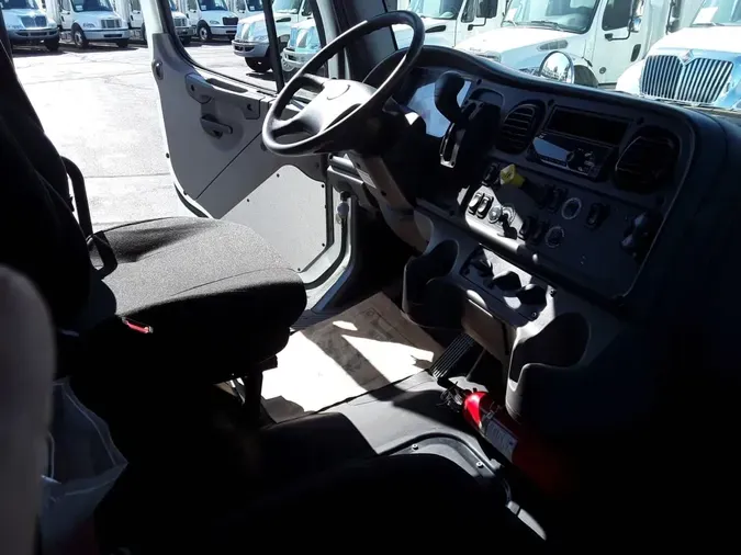 2020 FREIGHTLINER M2 106