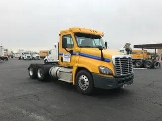 2016 FREIGHTLINER X12564ST
