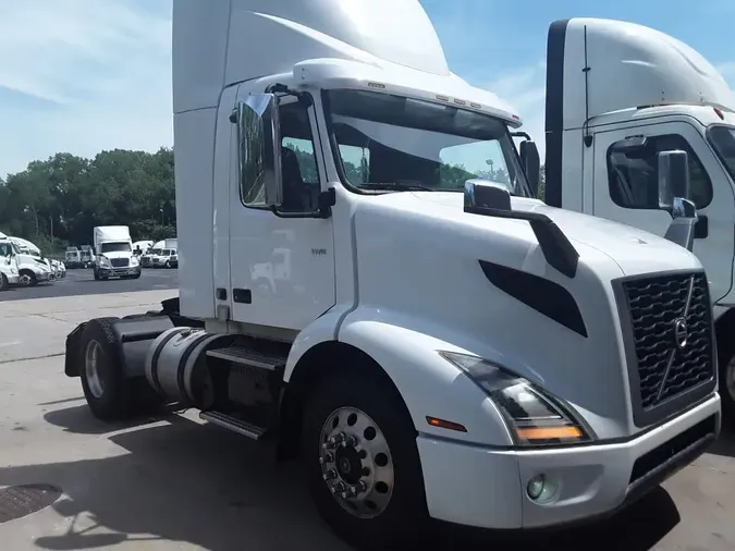 2019 VOLVO VNR42T 300