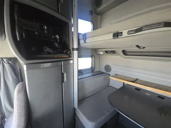 2020 VOLVO VNL860