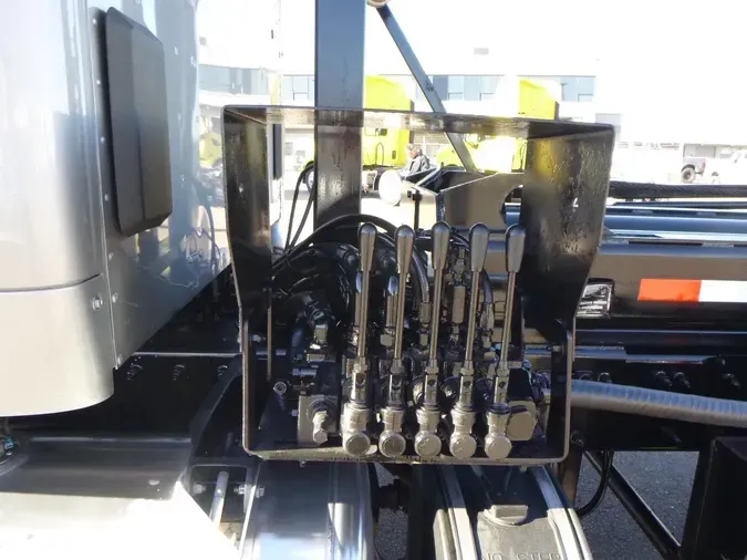 2020 Peterbilt 567ee6f67afc42c3078daab6b6a68ca5f2d