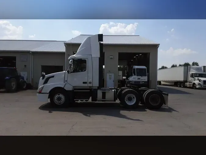 2016 Volvo VNL300