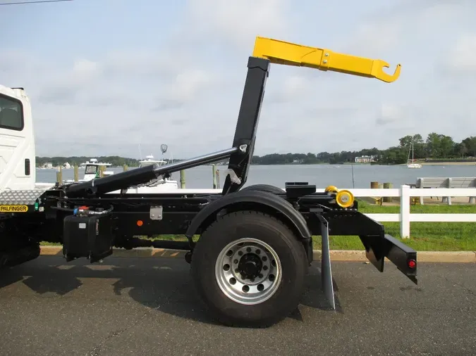 2017 INTERNATIONAL 4300