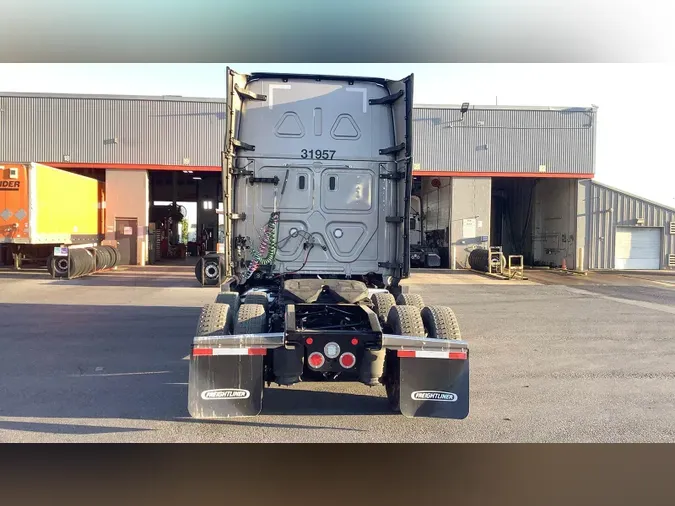 2024 Freightliner Cascadia 126ee70f330fb919673a3eed6b841c5cb13