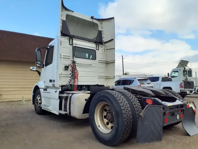 2019 VOLVO VNR42T 300