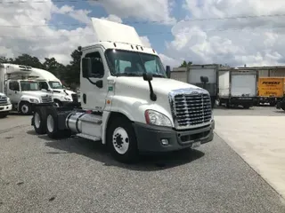 2017 FREIGHTLINER X12564ST