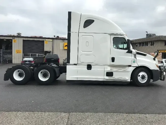 2021 Freightliner T12664ST