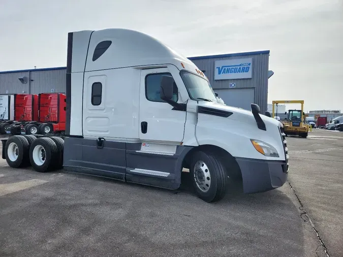 2021 FREIGHTLINER Cascadia 126