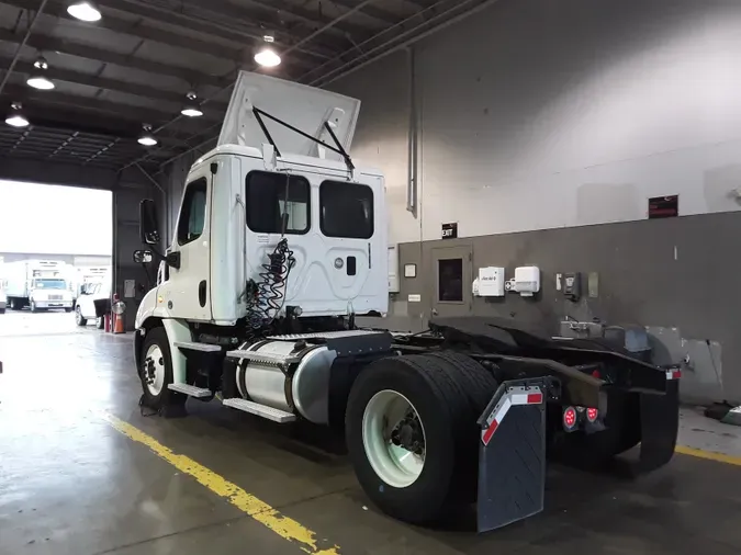 2015 FREIGHTLINER/MERCEDES CASCADIA 113