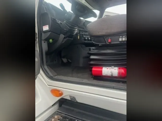 2019 NAVISTAR INTERNATIONAL LT625 DAYCAB T/A