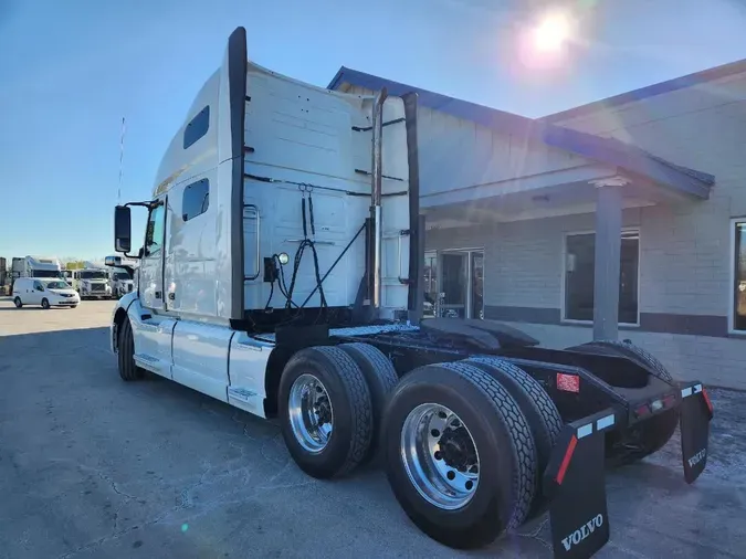 2020 VOLVO VNL64T760