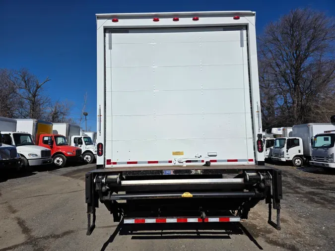 2018 FREIGHTLINER/MERCEDES M2 106