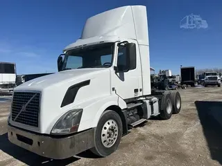 2013 VOLVO VNL64T300