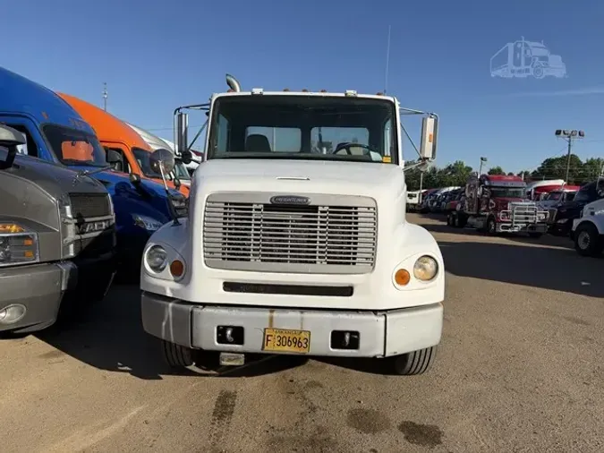 2000 FREIGHTLINER FL112