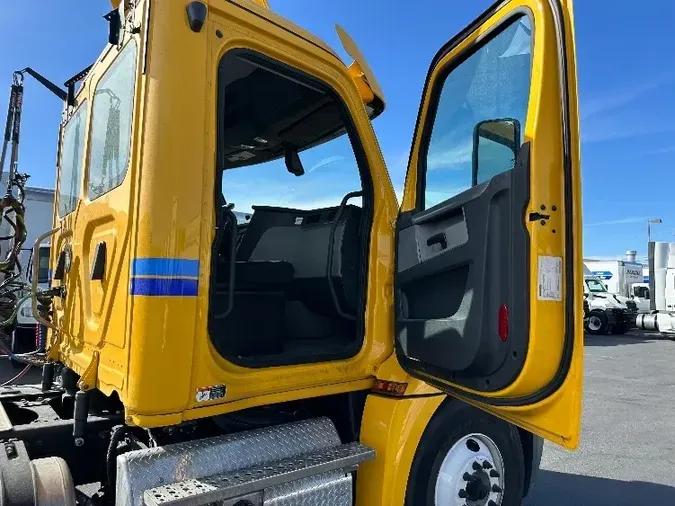 2019 Freightliner T12664ST