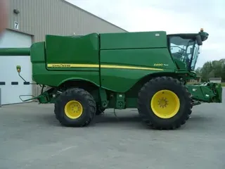 2017 John Deere S690