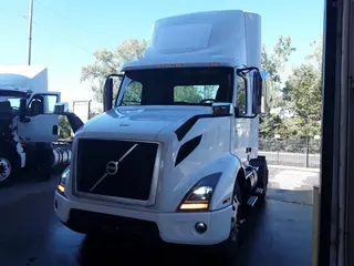 2019 VOLVO VNR42T 300
