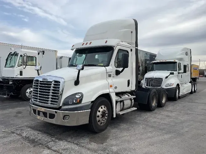 2017 Freightliner X12564ST