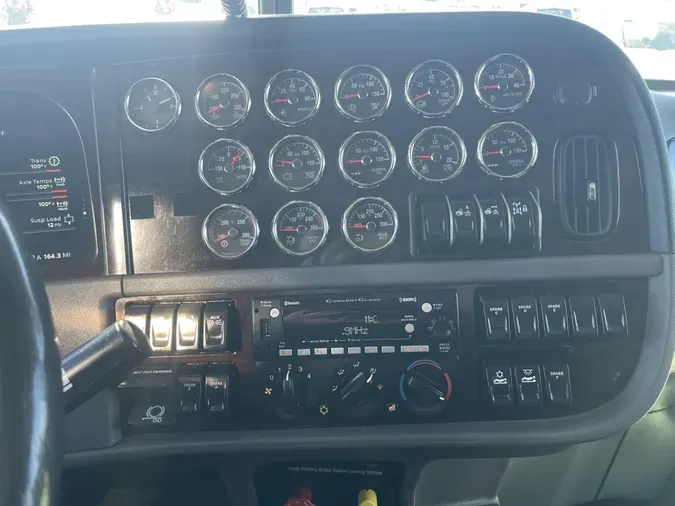 2024 Peterbilt 389ee98e094cc8ec0e57f190947bcf96ca9