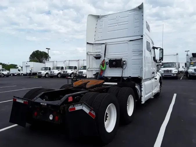 2020 VOLVO VNL64T-760