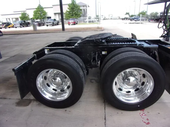 2023 Peterbilt 389