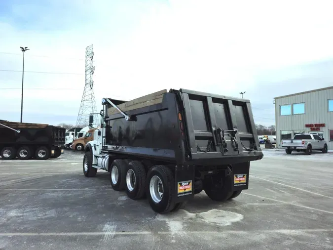 2019 International HX620