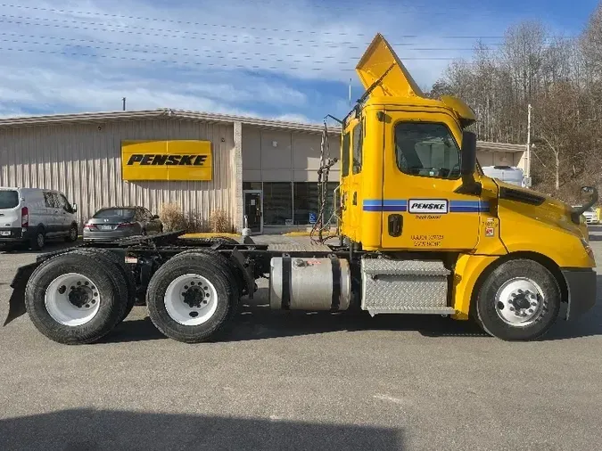 2020 Freightliner T12664ST