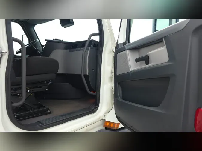 2021 Freightliner Cascadia 126
