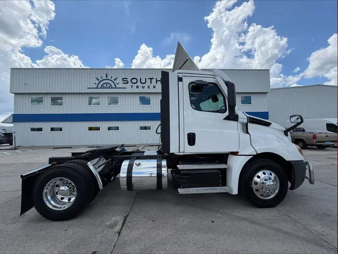 2021 Freightliner Cascadia 126