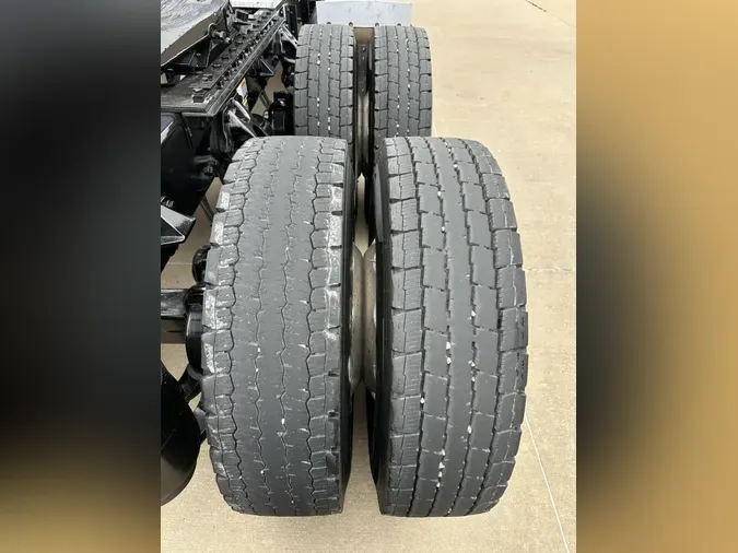 2023 Peterbilt 389