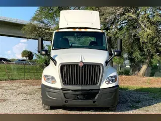 2022 INT LT625 6x4