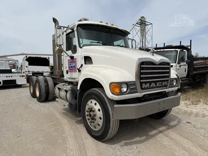2005 MACK GRANITE CV713