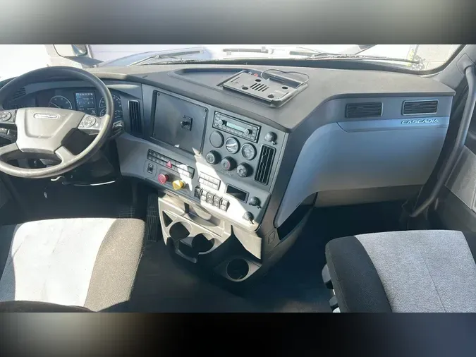 2020 Freightliner Cascadia 126