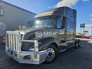 2025 VOLVO VNL64T860