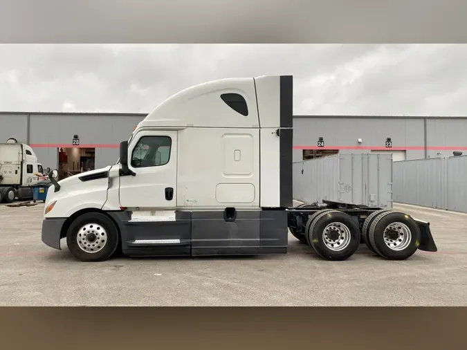 2022 Freightliner Cascadia 126